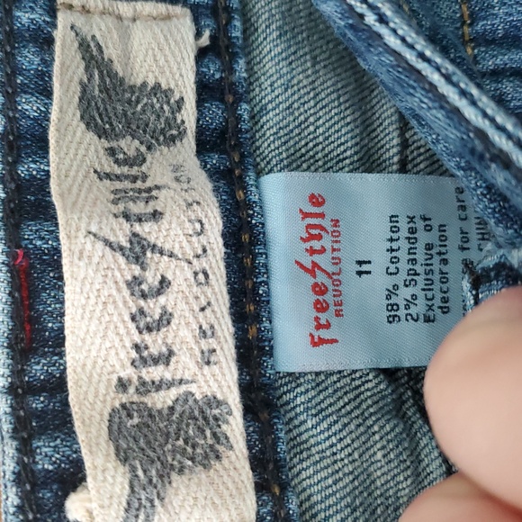 Freestyle Revolution Dark Blue Cropped Floral Embroidered Jeans Size 11 - Picture 2 of 9